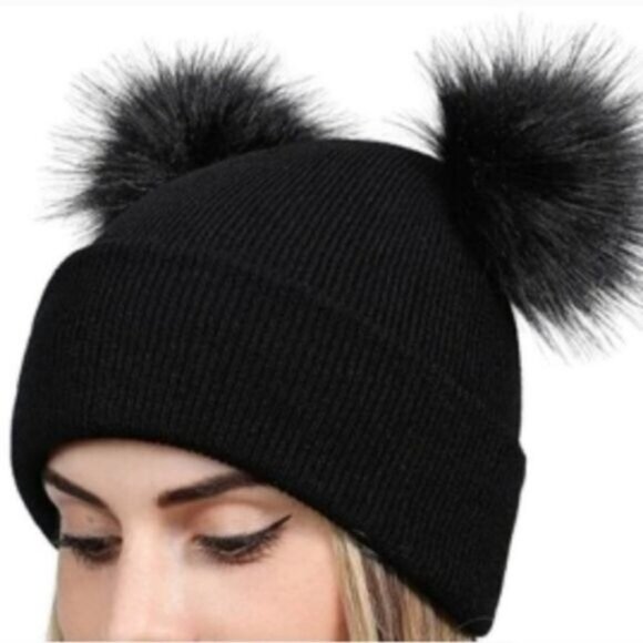 BUFFALO ANIMAL PRINT DUFFEL BAG/POM POM HAT & SMART GLOVES BUNDLE .  NEW - Picture 4 of 5